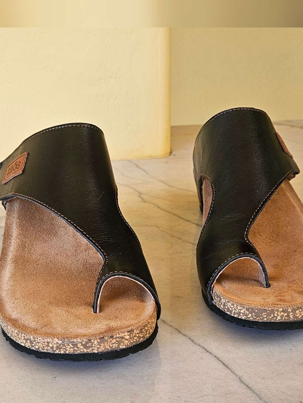 Taos Loop Black Ladies Toe-Post Comfort Sandals - Picture 3 of 5